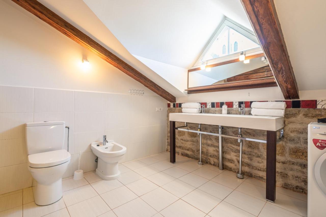 Old Town - Unique Tower Apartment タリン エクステリア 写真